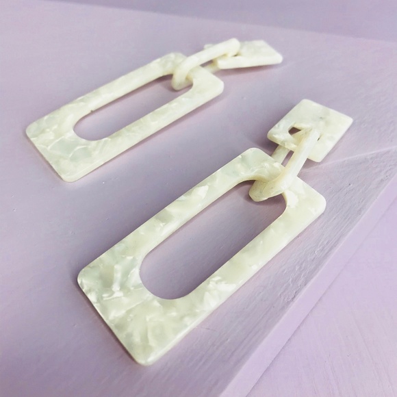 CLOSET REHAB Jewelry - Rectangle Link Drops in White